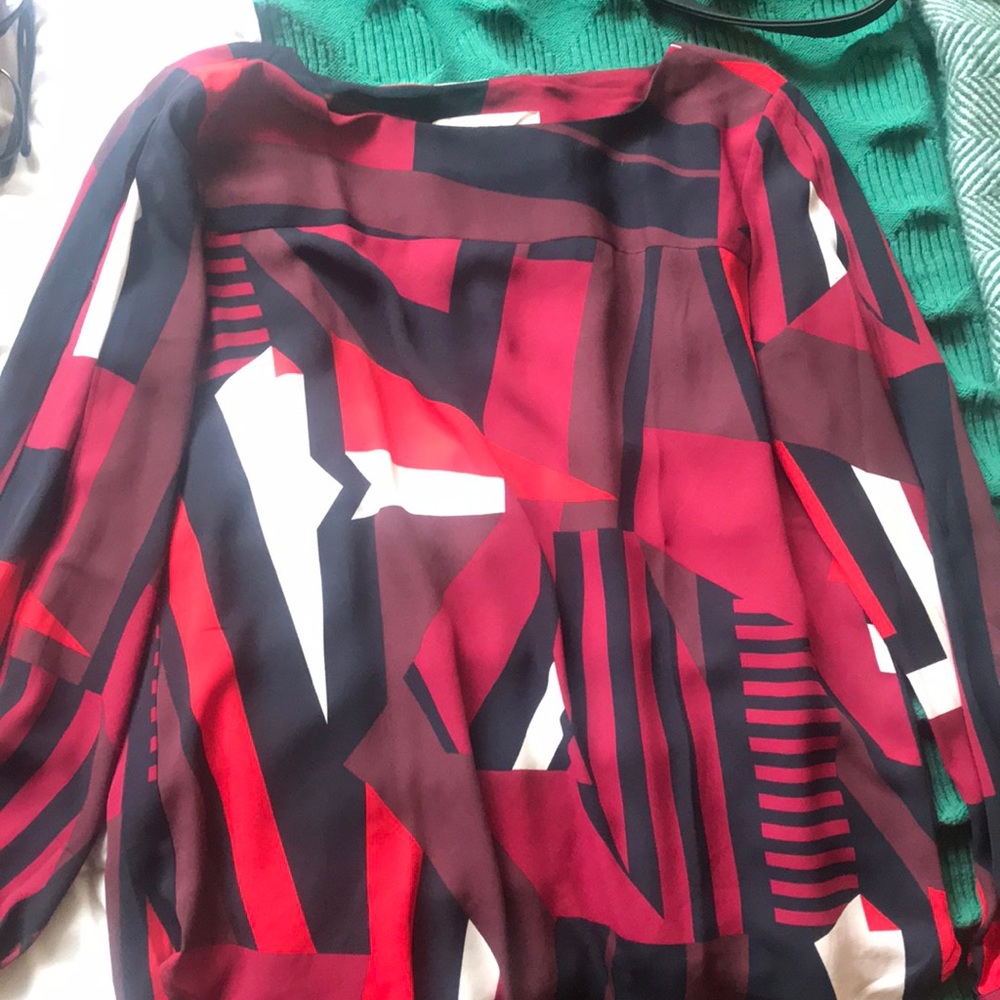 ABSTRACT BLOUSE FROM THE LOFT LONG SLEEVE